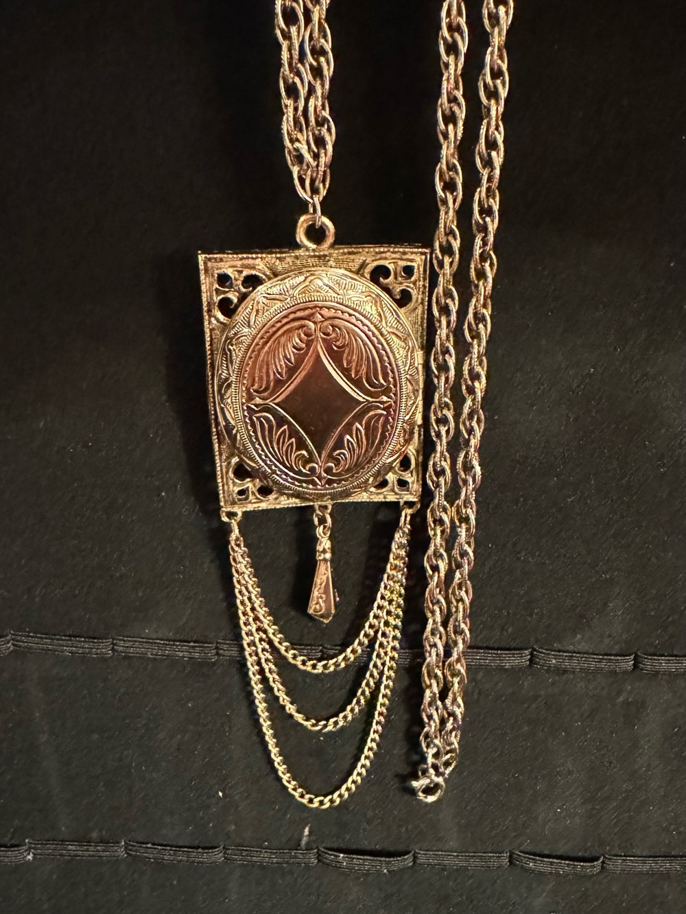 Vintage Gold-Tone Rectangle Locket Pendant Chain Necklace - Picture 7 of 9